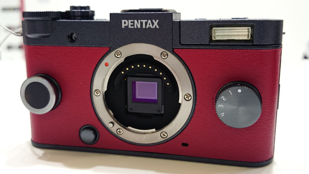 Pentax QS1 HandsOn Preview ePHOTOzine