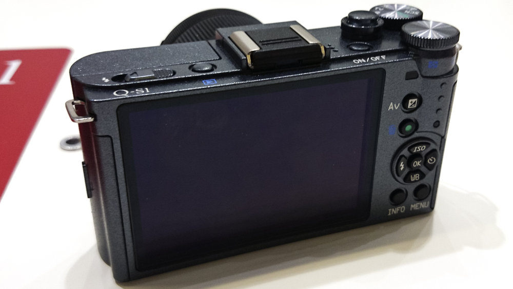 Pentax QS1 HandsOn Preview ePHOTOzine