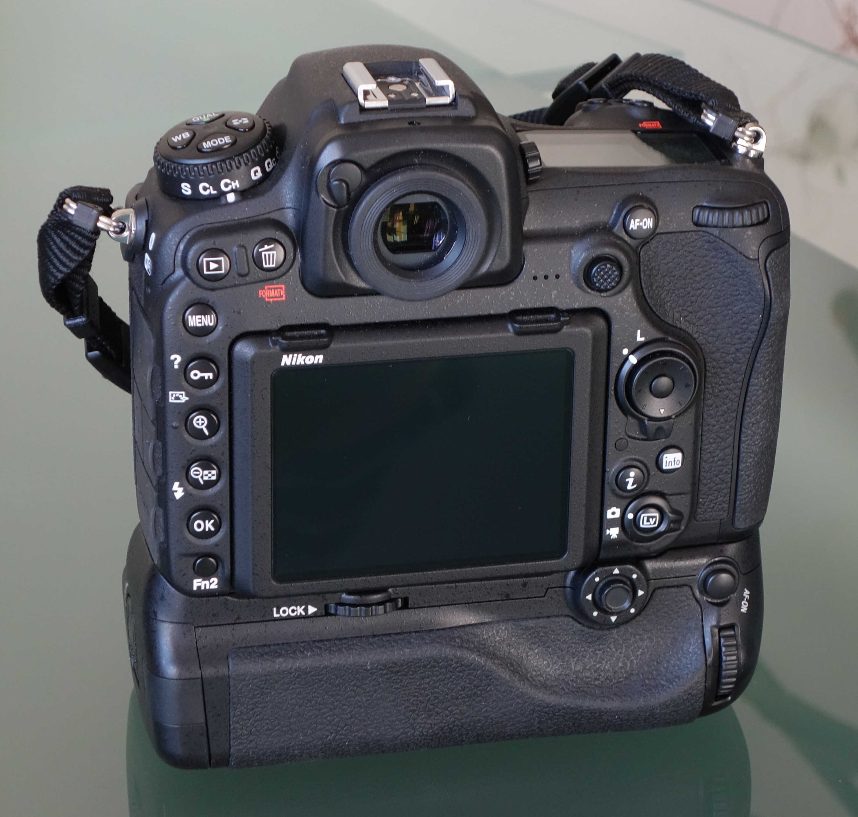 PIXEL Vertex MBD17 Battery Grip For Nikon D500 ePHOTOzine
