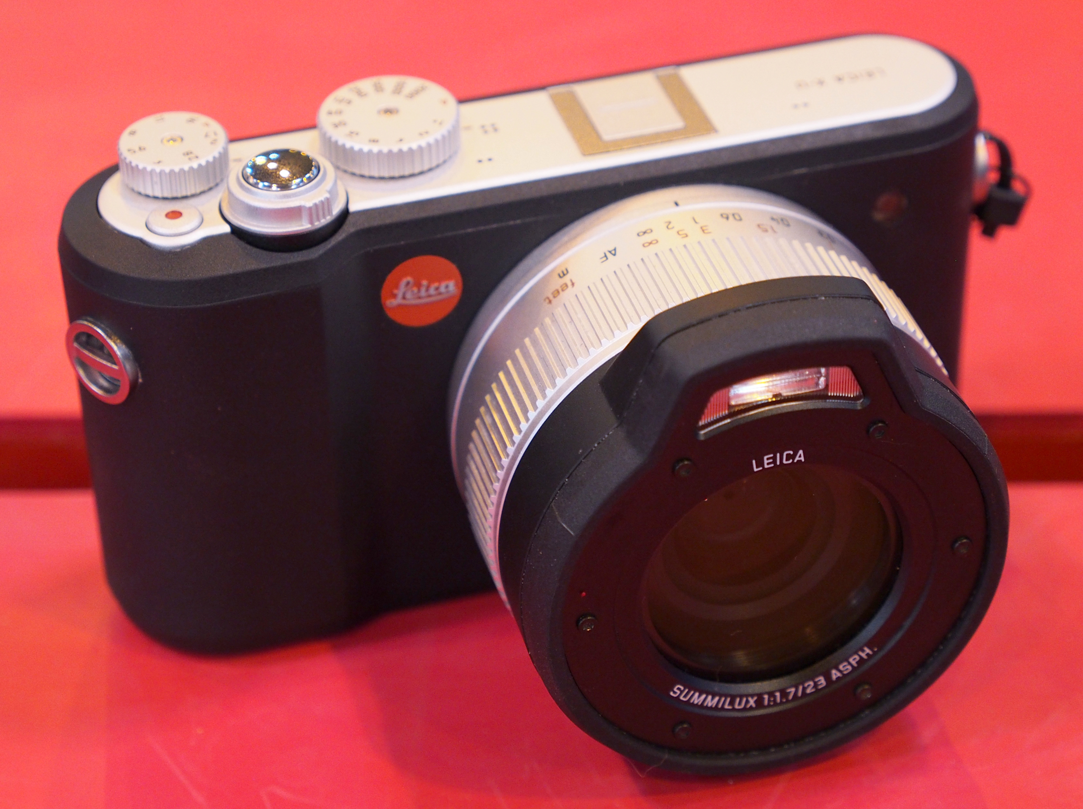 Leica XU (Typ 113) HandsOn Preview ePHOTOzine